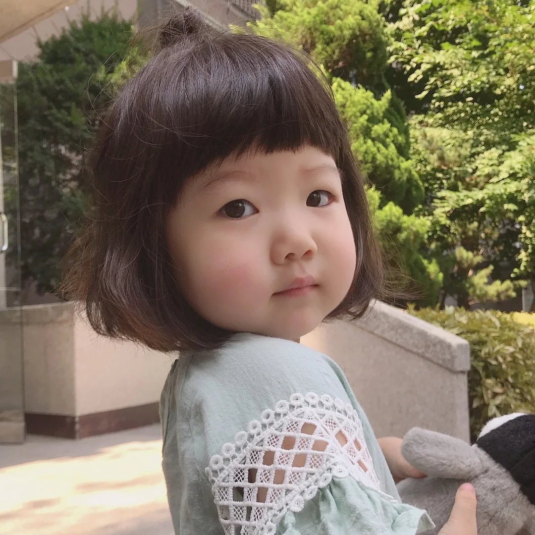 Ảnh bé gái hoạt hình dễ thương, ngập tràn sự tươi vui và năng động.