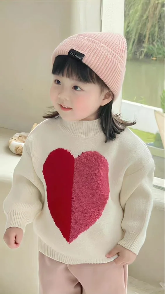 Ảnh bé gái ngày xưa gợi nhớ về những kỷ niệm ngọt ngào và dễ thương.