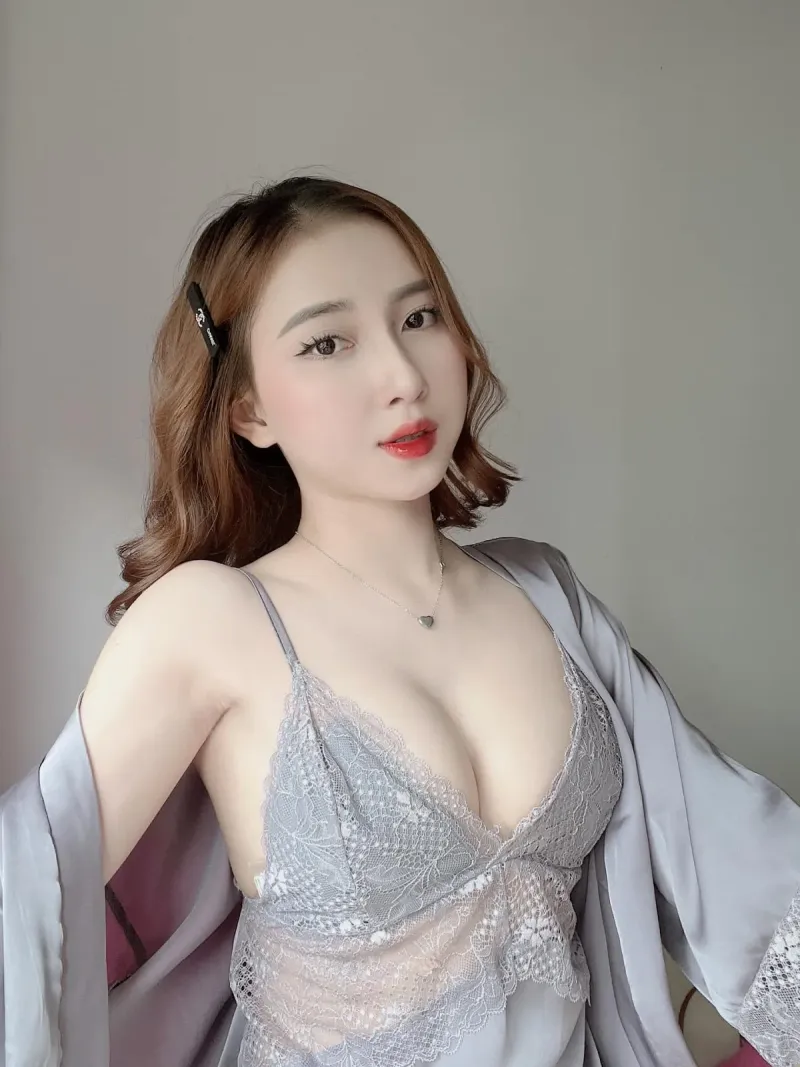 Gái xinh Việt Nam vitamin mang lại vẻ đẹp tự nhiên