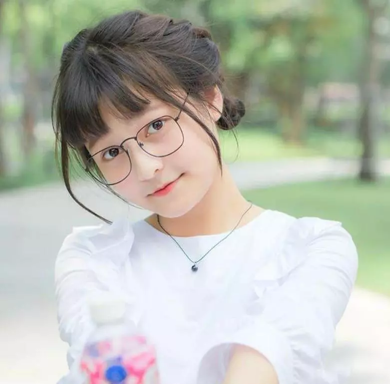 Ảnh con gái k7, xinh đẹp và thu hút sự chú ý.