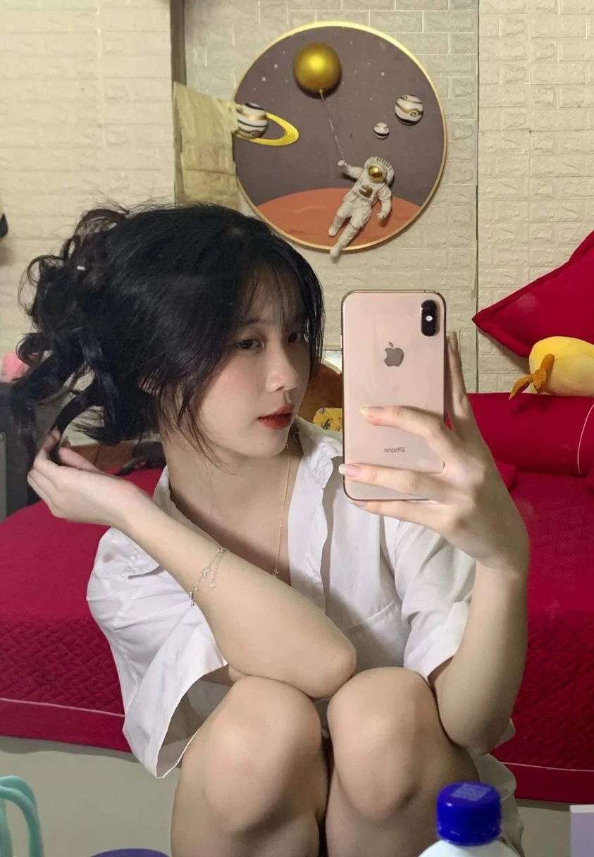 Ảnh nữ k4, xinh đẹp và dễ thương không thể rời mắt.