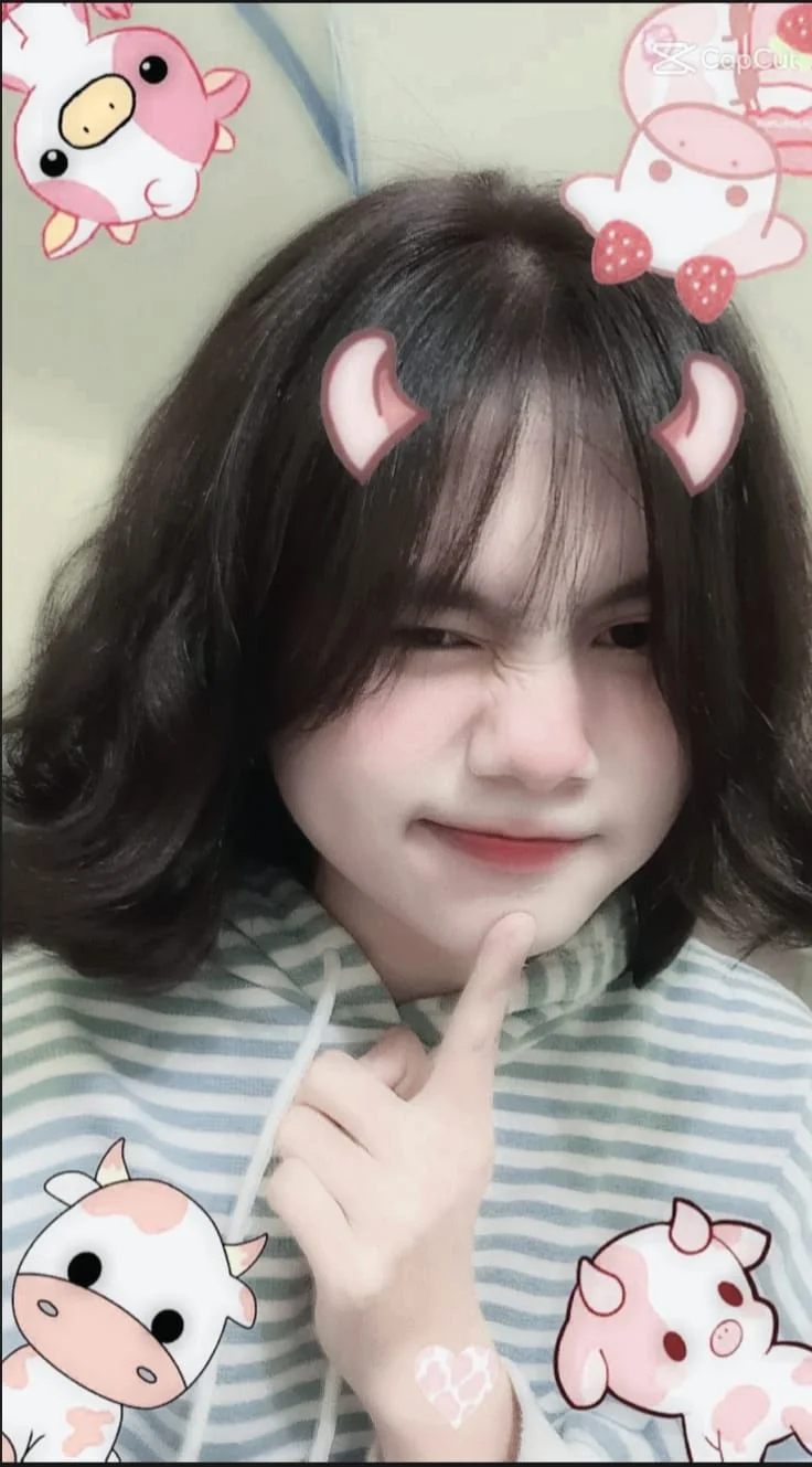 Ảnh nữ 2k4, dễ thương và nổi bật với vẻ đẹp tươi mới.
