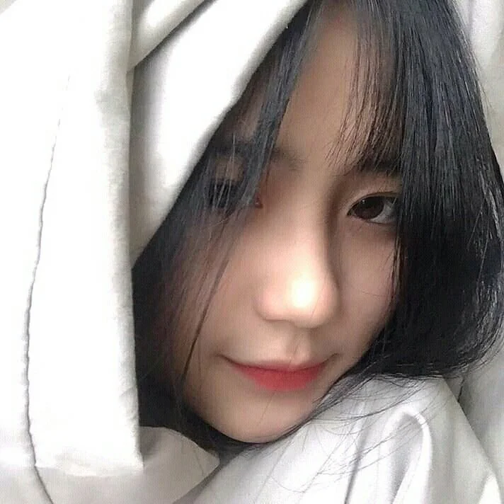 Ảnh gái 2004 xinh, đẹp và tạo dấu ấn mạnh mẽ.