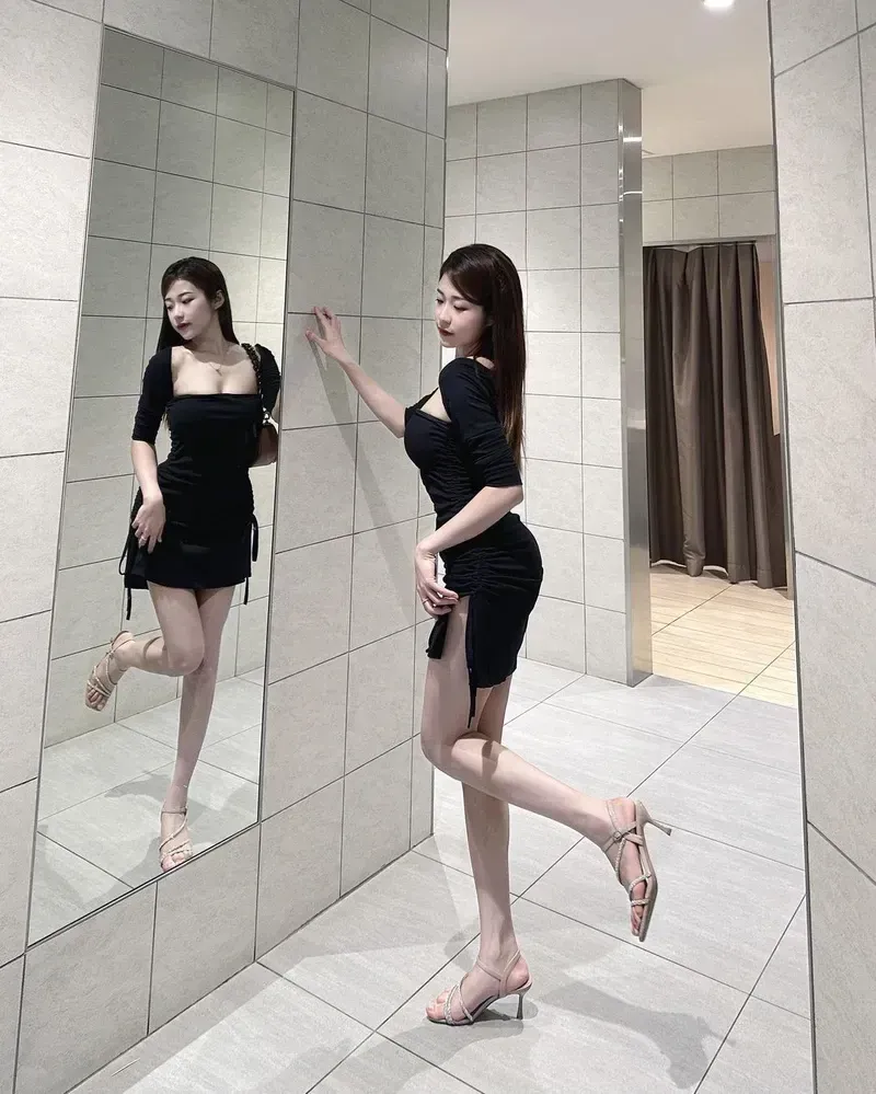 Bộ sưu ảnh gái đẹp Gái xinh TikTok mặc váy ngắn khoe dáng đẹp và thần thái rạng ngời.mặc váy thu hút mọi ánh nhì 19