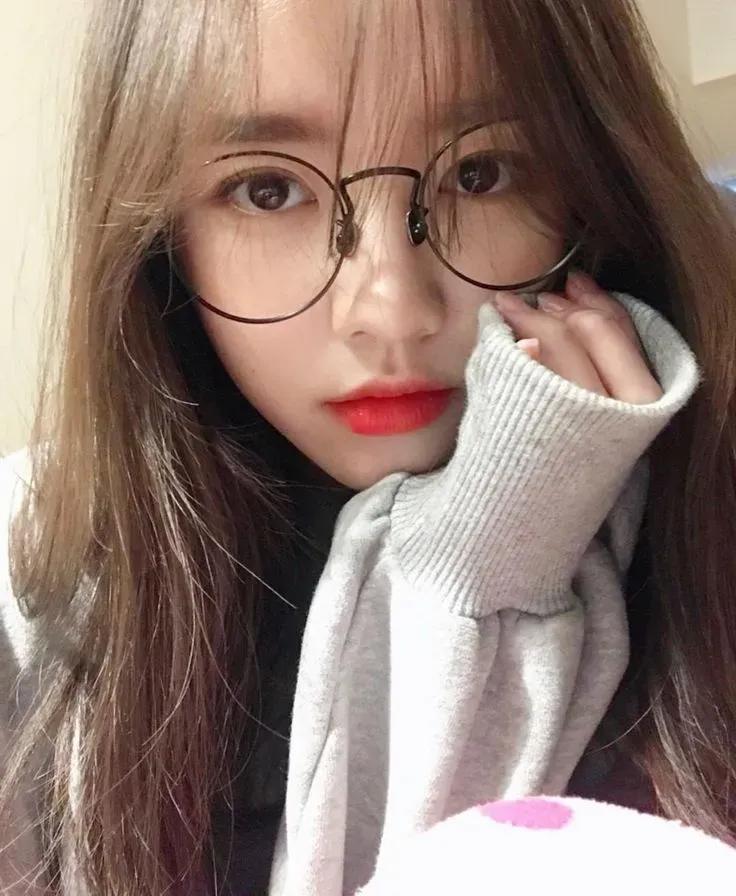 Hình ảnh gái xinh tóc ngắn cute, tạo nên phong cách nhẹ nhàng nhưng đầy cuốn hút