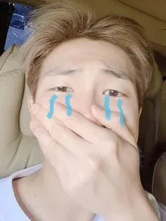 Meme crying siêu hài, không thể bỏ qua khi lướt mạng xã hội.
