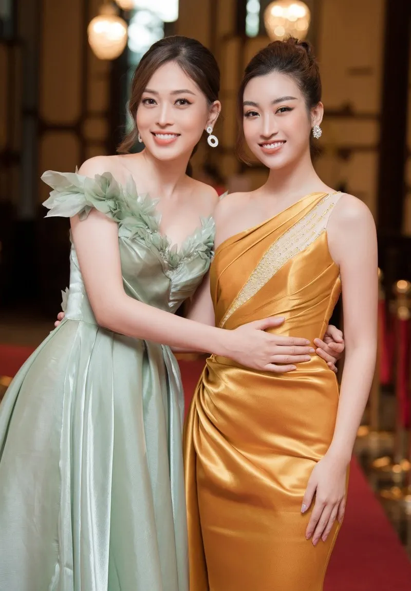 Lương Thùy Linh và Đỗ Mỹ Linh chia sẻ những khoảnh khắc ngọt ngào trong lễ cưới