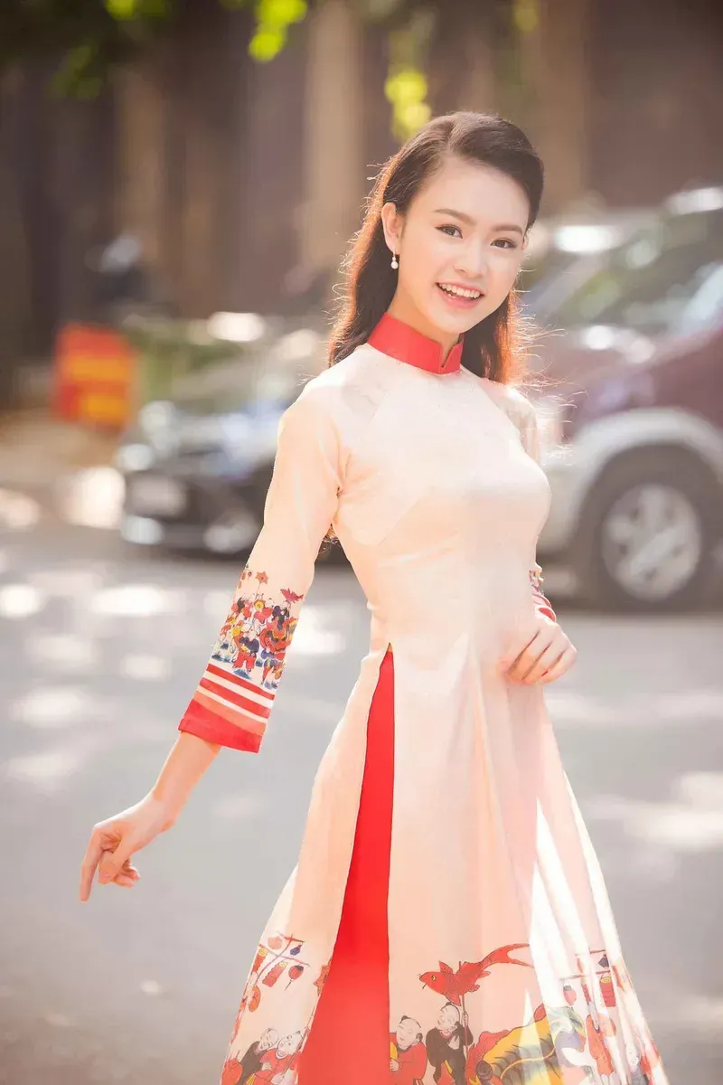 Áo dài học sinh tay phồng tạo nên sự nữ tính và duyên dáng, rất thích hợp cho các dịp lễ