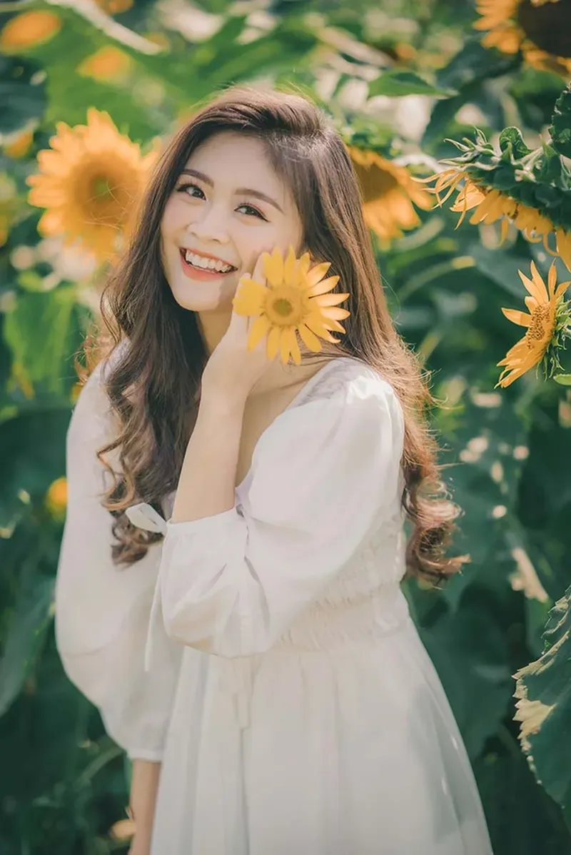 Gái cười xinh với nụ cười tỏa nắng làm bừng sáng mọi không gian