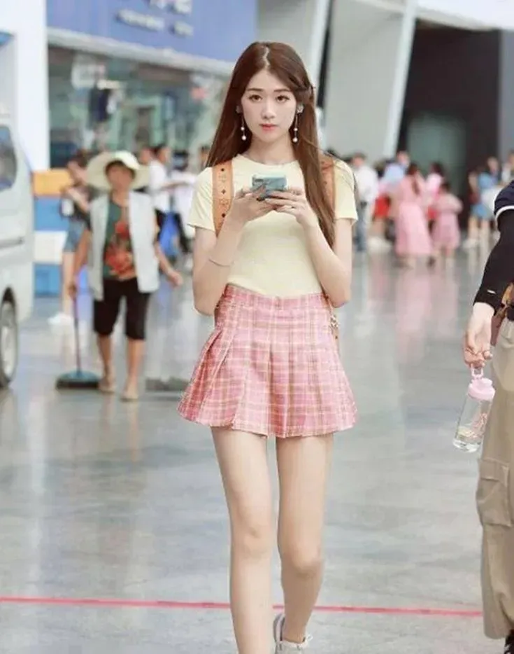 Gái xinh mặc áo yếm khoe vẻ đẹp nhẹ nhàng và gợi cảm, tôn lên vẻ quyến rũ tự nhiên