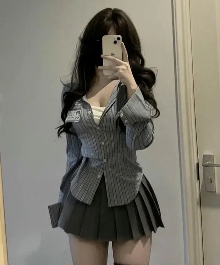 Gái xinh mặc áo dài live livestream thu hút sự chú ý và mang lại vẻ đẹp kiều diễm khi trình diễn trực tuyến