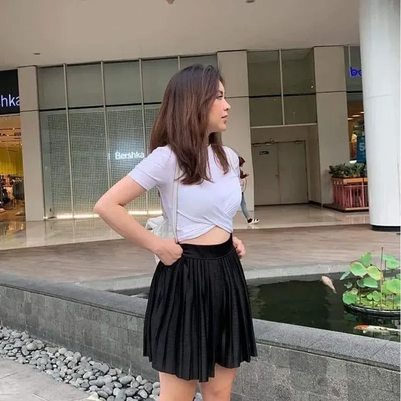 Gái xinh mặc quần jean ngắn mang đến vẻ năng động, trẻ trung và đầy sức sống