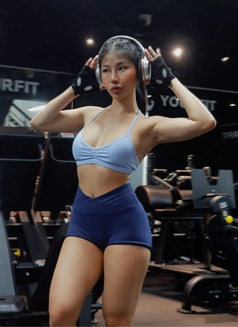 Gái xinh tập gym lộ mu với những đường cong quyến rũ hút mắt người nhìn
