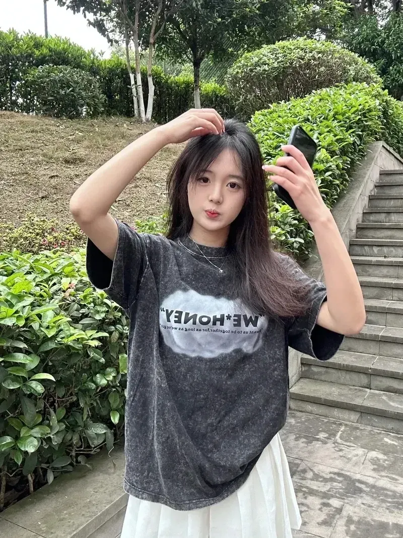 Hiền Hồ để tóc dài tôn lên vẻ đẹp dịu dàng, cuốn hút.