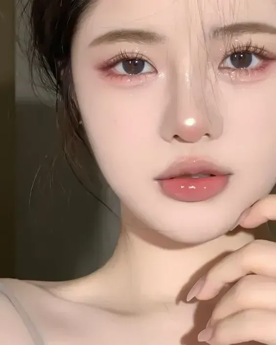 Gái xinh tóc ngắn sexy cute thu hút sự chú ý bằng vẻ đẹp cá tính.