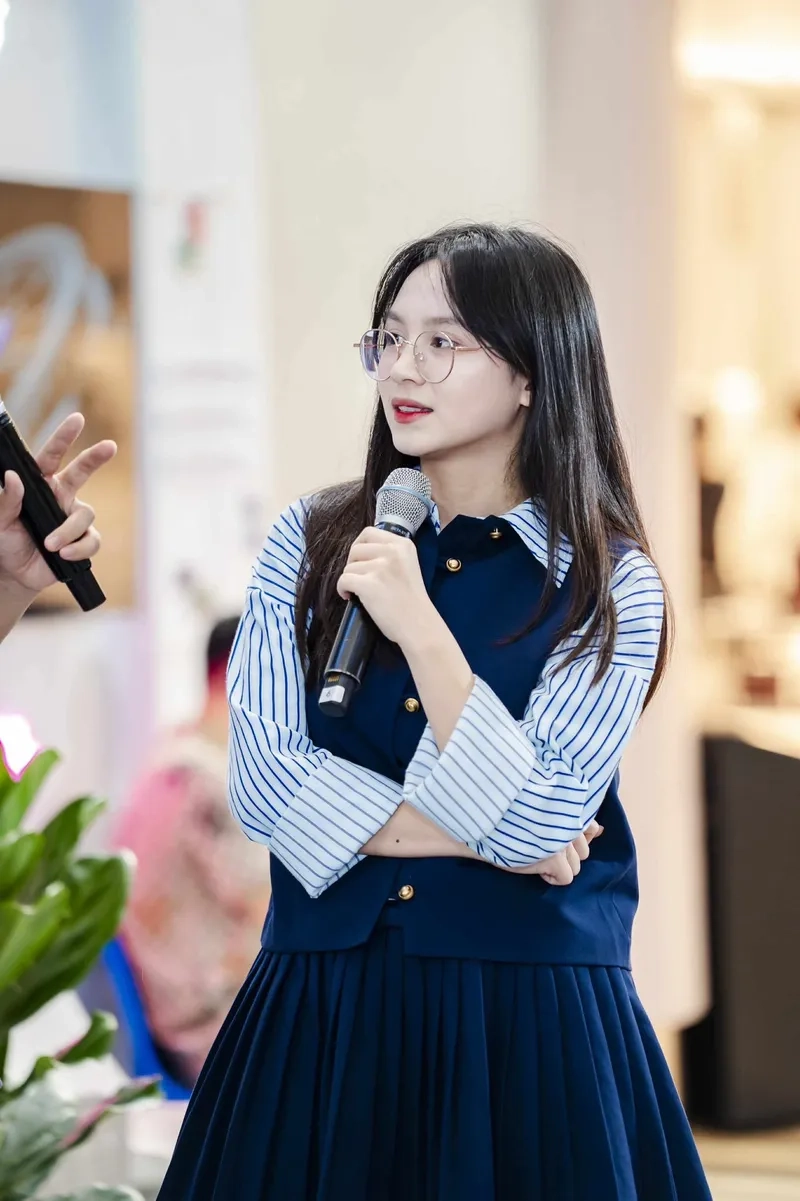 Xem gì cũng thấy Đặng Thu Hà TikTok siêu cuốn