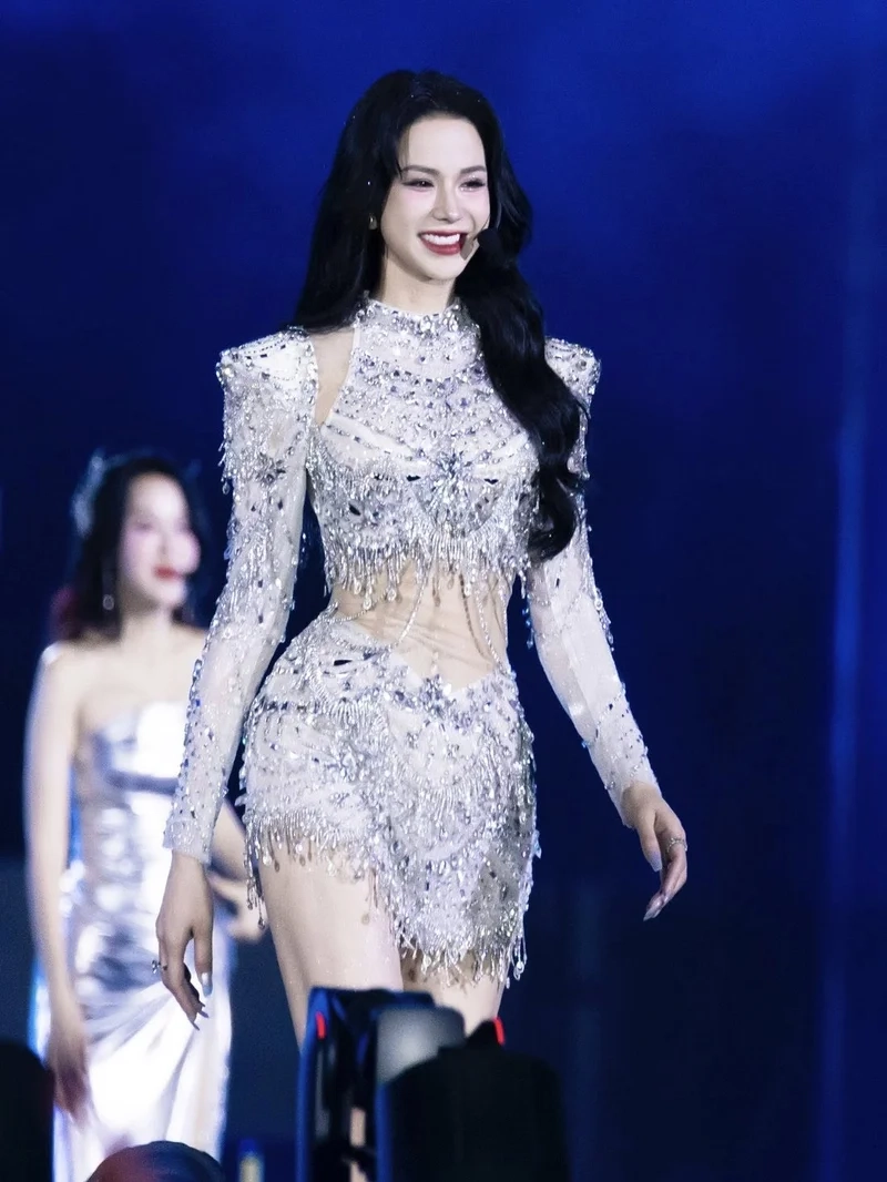 Xem ngay hình ảnh mới nhất của Diệp Lâm Anh mới nhất