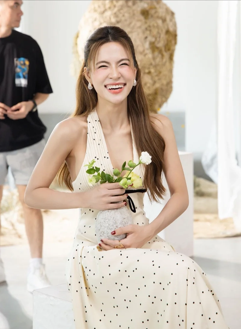 Cập nhật đầy đủ thông tin trong Hà Nhi profile