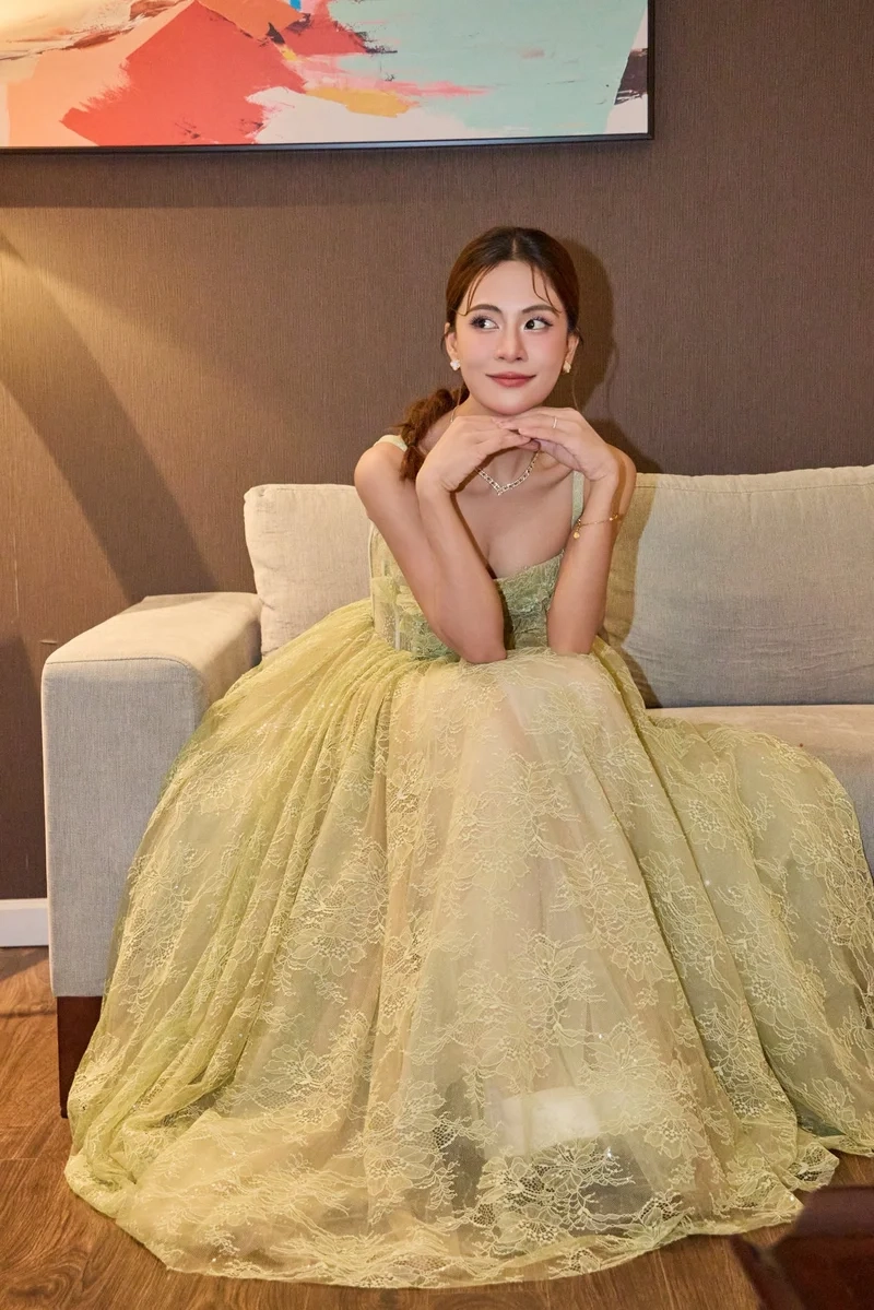 Ngắm nhìn vẻ đẹp của Hà Nhi Idol đầy cuốn hút