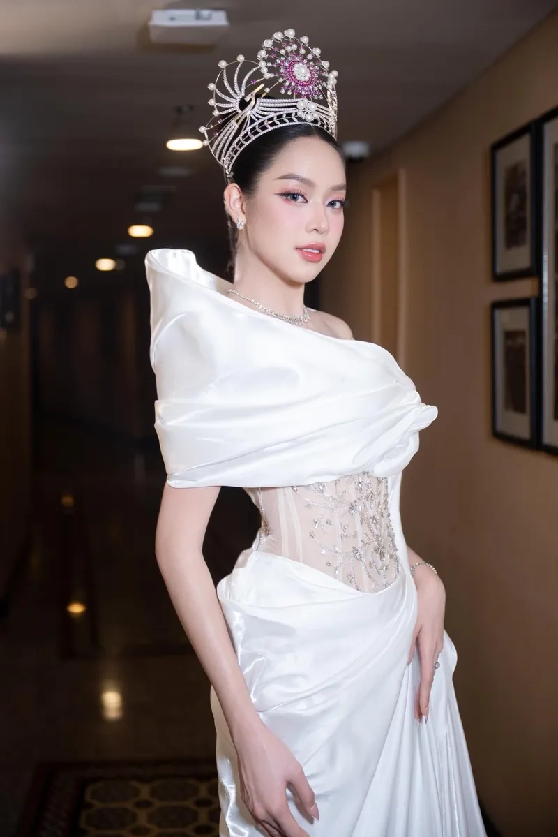 Hoa hậu quốc tế Huỳnh Thị Thanh Thủy tỏa sáng trên đấu trường thế giới