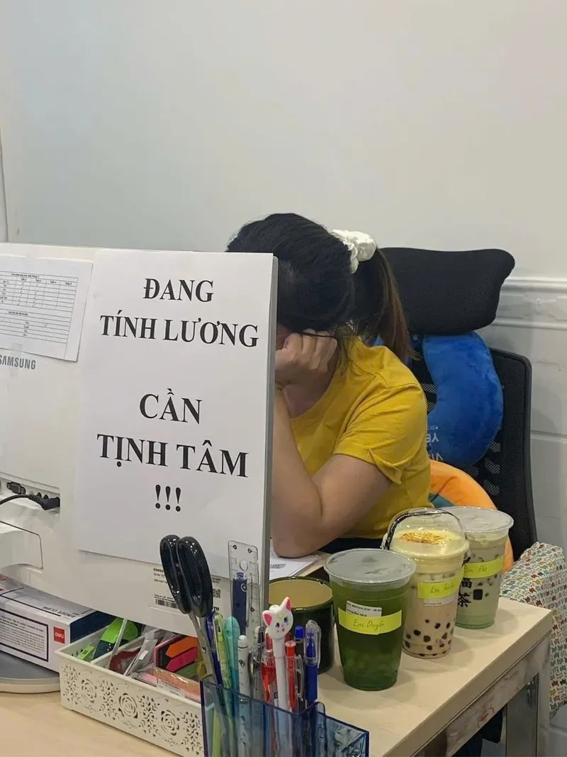 Vui cùng dân tài chính với bộ ảnh meme ngày mùng 10 siêu chất