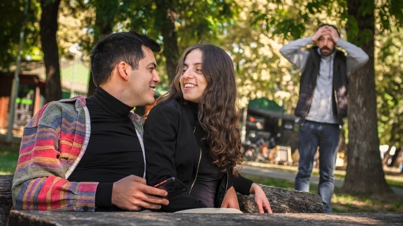 Mơ thấy người khác bị cắm sừng