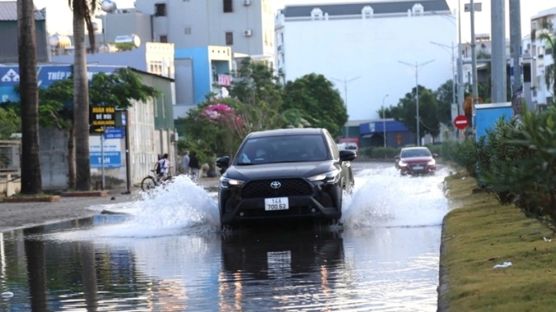 Mơ thấy nước dâng cao làm ngập đường