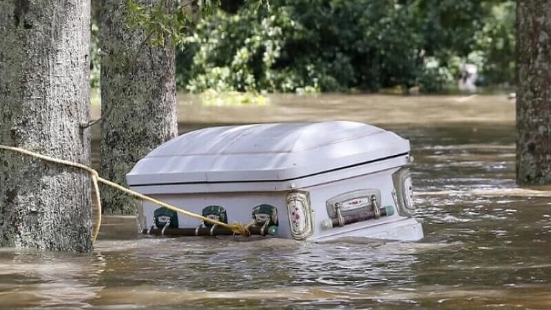 Mơ thấy quan tài trôi trên nước