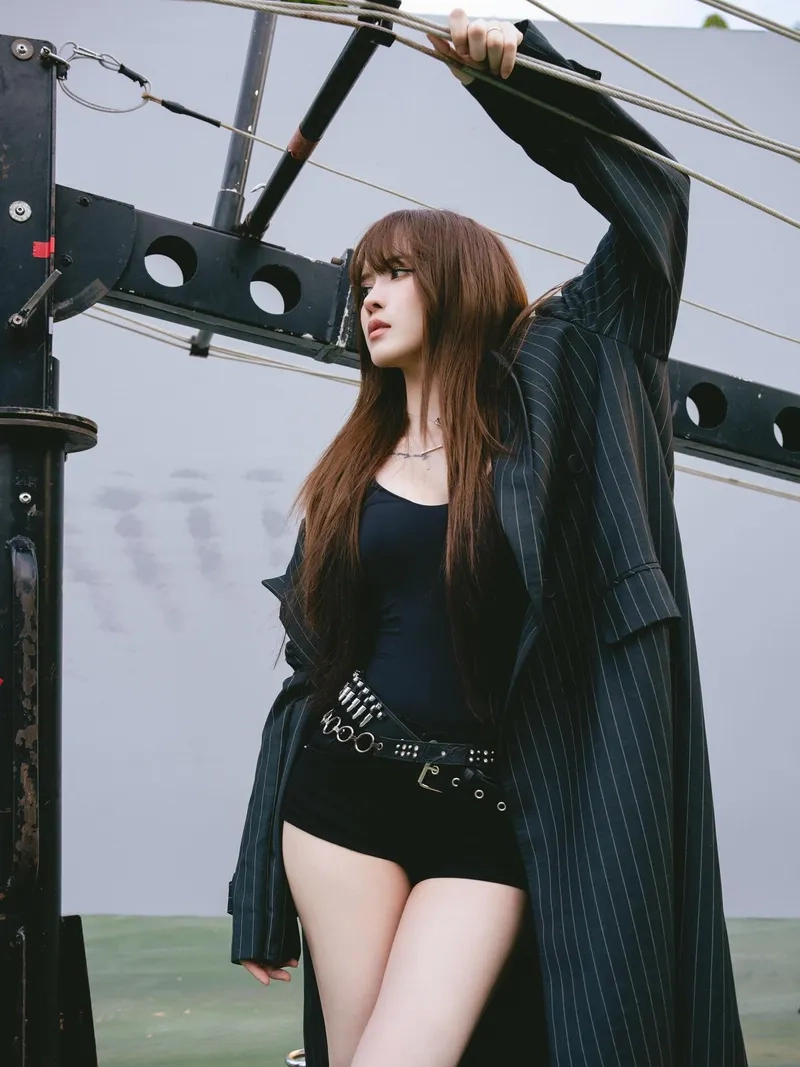 Vóc dáng chuẩn của Thiều Bảo Trâm body hấp dẫn