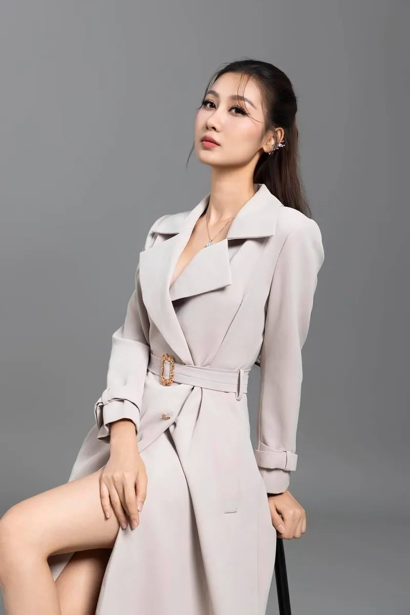 Chiêm ngưỡng ảnh hoa hậu Quế Anh đẹp lung linh