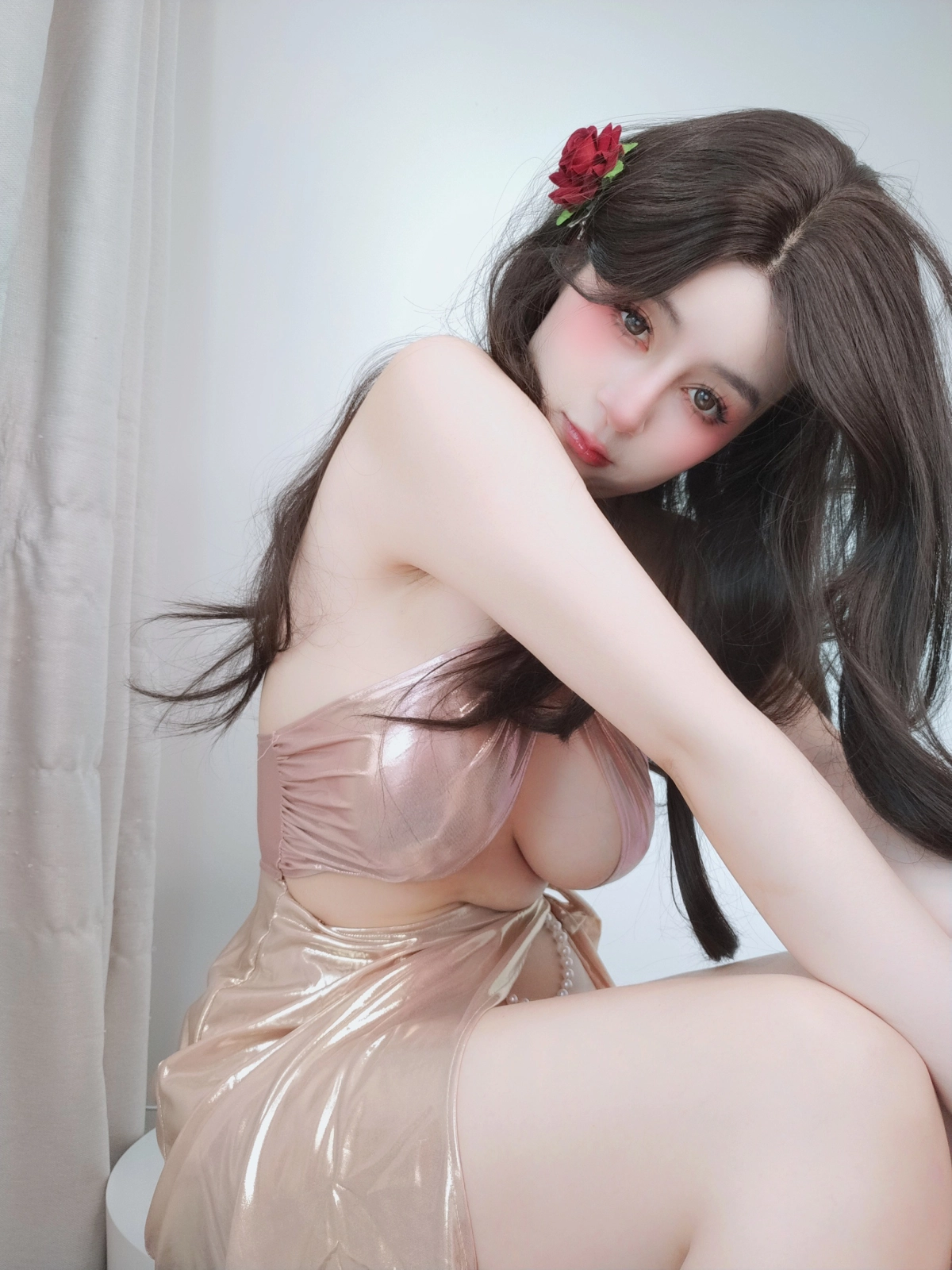 Phụ nữ khoe hàng cuốn hút gợi tình phụ nữ đầy sức hút