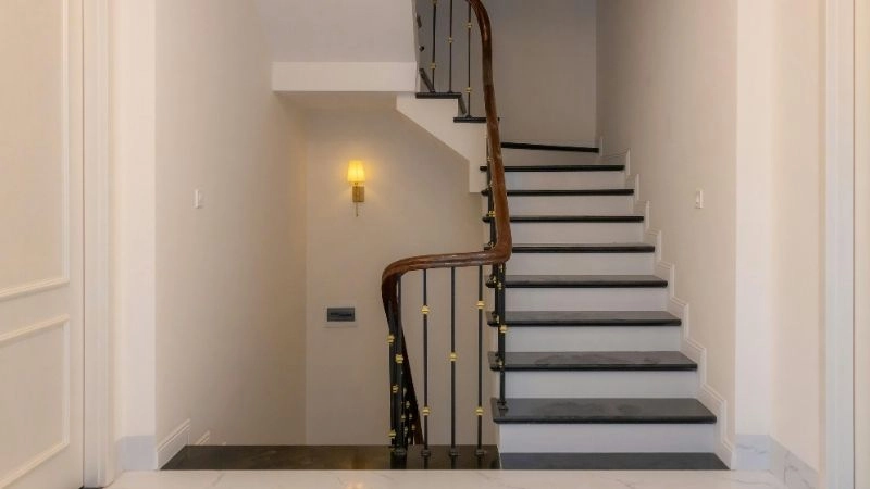 Trang trí cầu thang để thu hút vượng khí bền vững